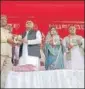  ?? HT PHOTO ?? SP president Akhilesh Yadav and party candidate Dimple Yadav at Kishni in Mainpuri on Saturday.