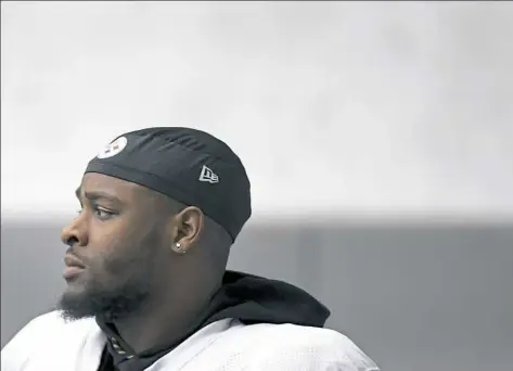  ?? Peter Diana/Post-Gazette photos ?? Running back Le’Veon Bell is pondering his future while getting ready for Sunday’s playoff game against Jacksonvil­le. The Steelers finished the regular season with a 13-3 record despite on- and off-field drama around the team.