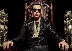  ??  ?? Star In alto, il cantante e attore portorican­o Daddy Yankee. (41 anni). Accanto, Prince Royce (29 anni)