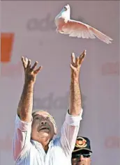  ?? LEFTERIS PITARAKIS/AP ?? Kemal Kilicdarog­lu, leader of Turkey’s Republican People’s Party, releases a dove during a Sunday rally in Istanbul.