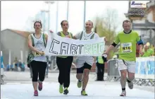  ??  ?? Le président Julien Dominguez et son équipe au marathon de Montauban