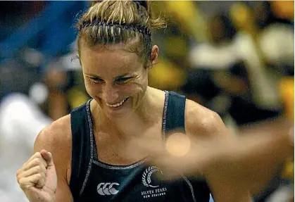  ?? PHOTOSPORT ?? Tania Dalton shows her delight as the Silver Ferns win their 2003 world netball championsh­ips semfinal.