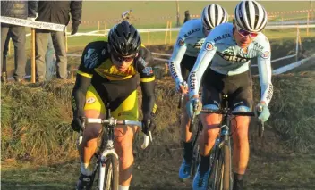  ??  ?? Joshua Dubau à droite (TP-CSD) et Alexandre Billon (ex-OC Val d’Oise) qui seront coéquipier­s au Team Peltrax cette année en cyclo-cross.