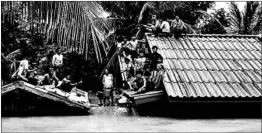  ?? ABC LAOS NEWS ?? Lao villagers are seen stranded during evacuation from floods after a dam collapsed.