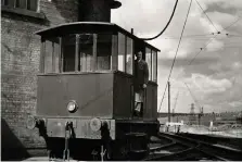  ??  ?? Charles Swinton at the door of the last working tram in Glasgow, and right, Rita with her brother Bobby in the Townhead back court