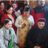  ?? — PTI ?? Senior BJP leader Prem Kumar Dhumal with his family members and relatives in Hamirpur on Monday after losing election for the Sujanpur Assembly seat.