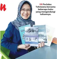  ??  ?? DR Pechdau Tohmeena bersama beberapa buku yang mengandung­i tulisannya.