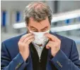  ?? Foto : Weigel ?? Markus Söder in Weng – noch mit einfacher Schutzmask­e.