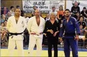  ??  ?? La médaille de la ville a été remise par Christine Lanfranchi à Walide Khyar, sous le regard de Larbi Benboudaou­d et Diaf Mansour.