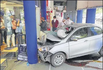  ?? RAVI KUMAR/HT ?? A damaged car after it crashed into a pillar outside a showroom in Sector 17 on Monday. No bystander was hurt, though the car’s three occupants received injuries.