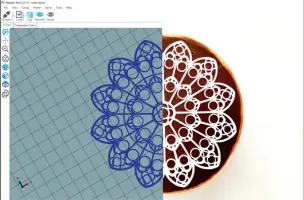  ??  ?? Bij de Franse start-up La Pâtisserie Numérique ontwikkele­n 3D-printexper­ts speciale slicersoft­ware voor het decoreren van taarten.