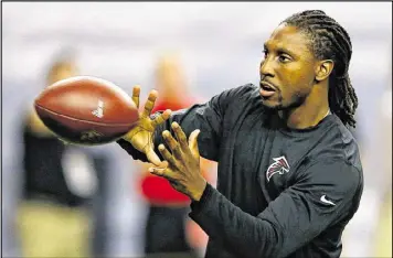  ?? KEVIN C. COX / GETTY IMAGES ?? Longtime Falcon Roddy White used to rank alongside the NFL’s best wide receivers, but his statistics in 2015 indicated those days had passed.