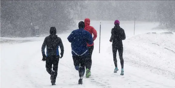  ?? PIERRE OBENDRAUF ?? Joggers make their way up Montreal’s Mount Royal. Changing your eating habits can trigger weight loss, but you need to exercise to keep from regaining the weight.