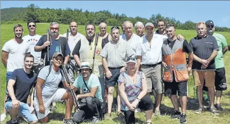  ??  ?? Les amateurs de tir se sont retrouvés