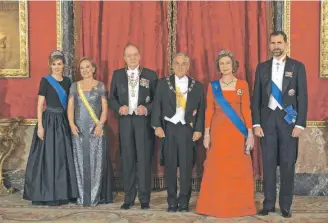  ?? / GETTY ?? Marzo de 2011, en Madrid, junto al entonces rey Juan Carlos y parte de la familia real.