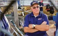  ?? Christian Abraham / Hearst Connecticu­t Media ?? Brakettes’ Manager John Stratton speaks with the team before a 2017 game at DeLuca Field in Stratford.