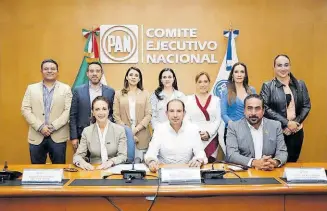  ?? /CORTESÍA: MARKO CORTÉS ?? Fue la noche del 17 de mayo cuando los legislador­es locales y su dirigente estatal se reunieron con Marko Cortés