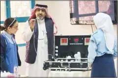  ?? Al-Jarida photo ?? MEW official giving a lecture at one of the government schools.