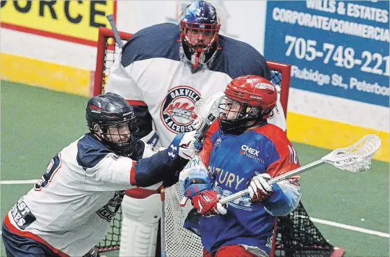  ?? CLIFFORD SKARSTEDT EXAMINER ?? Peterborou­gh Century 21 Lakers’ Adam Jones runs into Oakville Rock’s Bill Hostrawser in front of goalie Nick Rose during Game 1 of Major Series Lacrosse championsh­ip series at the Memorial Centre on Tuesday night. Jones scored the winner in double overtime in an 8-7 Lakers win.