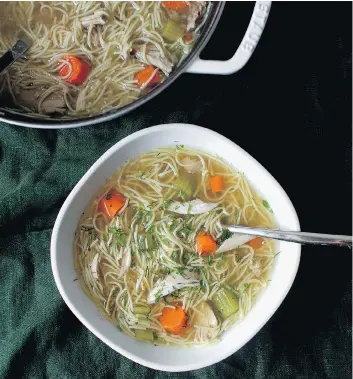  ?? PHOTOS: DEB PERELMAN ?? Food blogger Deb Perelman’s chicken noodle soup is just like Grandma used to make.