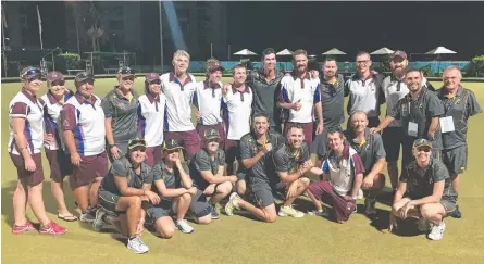  ??  ?? The Australian Commonweal­th Games Team with Queensland representa­tives during their recent hitout.