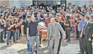  ??  ?? Nantes’ French defender Nicolas Pallois (C-L), Dario Sala (L) brother of late Argentine footballer Emiliano Sala and Horacio Sala (R-back) his father, along with other relatives and friends, carry the coffin as they leave Club Atletico y Deportivo San Martin during the funeral service in Progreso, Santa Fe, Argentina. — AFP photo