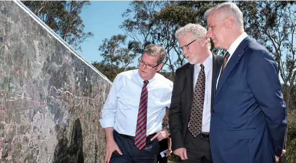  ?? Photo: Matthew Newton ?? ON TRACK: Inspecting a large map of the proposed Inland Rail route around Toowoomba are (from left) Groom MP Dr John McVeigh, ARTC Inland Rail Program CEO Richard Wankmuller and Deputy Prime Minister Michael McCormack.