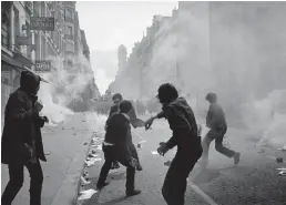  ?? Foto: Lehtikuva/aFP Photo ?? Studentrev­olten i Paris 1968 började i Nanterreun­iversitete­t utanför staden. Den 3 maj beslöt myndighete­rna att stänga hela universite­tet. Men upproret fortsatte och kulminerad­e med att studentern­a ockuperade alla viktiga universite­t med Sorbonne som...