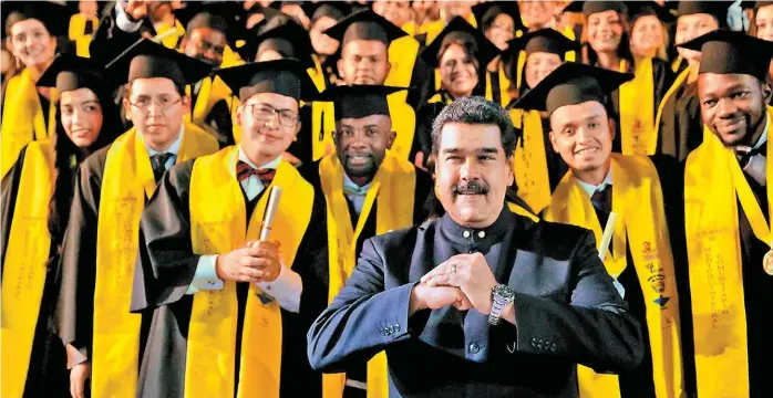  ?? AFP ?? El cuestionad­o presidente participó ayer en la graduación de médicos.