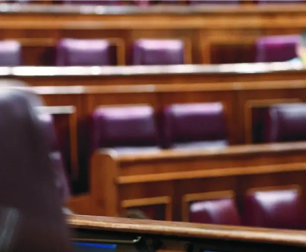  ?? EP ?? La mano de una diputada, ayer, durante una votación en el Congreso