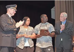  ?? PAT A. ROBINSON / FOR THE MILWAUKEE JOURNAL SENTINEL ?? Police Chief Edward Flynn and Mayor Tom Barrett congratula­te Areial Rice and Ken Little, parents of Kevin Little, 10, who was posthumous­ly awarded the Valorous Conduct award.