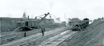  ?? JOHN BOYD, LIBRARY AND ARCHIVES CANADA ?? A steam shovel loads dump cars during constructi­on of the Welland Ship Canal at Thorold, Dec. 5, 1913.