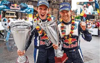  ?? FOTO: IMAGO ?? Sébastien Ogier (rechts) und sein Co-Pilot Julien Ingrassia feierten 2015 den ersten VW-Sieg beim Heimspiel in Deutschlan­d. Zuletzt aber erlebte das Duo eine Durststrec­ke.