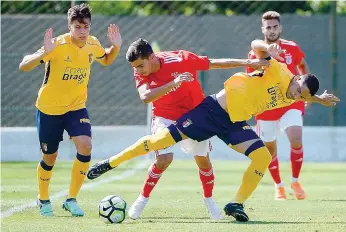  ??  ?? Momento animado do encontro entre o Braga e o Benfica