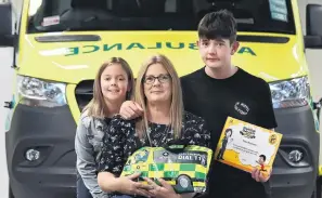  ?? PHOTO: PETER MCINTOSH ?? Well deserved . . . Siblings Ravyn and Ryder Brieseman stand next to their mother, Liana Gillan, after receiving bravery awards for saving her life.