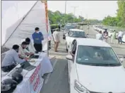  ??  ?? More than 1,150 people got the jab within three hours during the administra­tion’s drive-through vaccinatio­n facility for 18-plus people in Karnal on Sunday.
HT PHOTO