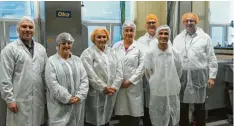  ?? Foto: Inge Großkopf Agentur für Arbeit Donauwörth ?? Sie backen Lebkuchen bei Weiss in Neu-Ulm: (von links) Maximilian Giszas, Silke Günther, Sabine Schmid-Pfeiffer, Anke Langhammer, Richard Paul, Ali Ahmadi, Norbert Gehring.