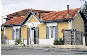  ??  ?? La villa arcachonna­ise « Mon Plaisir », rue de la Garenne à Langon, a conservé ses couleurs.