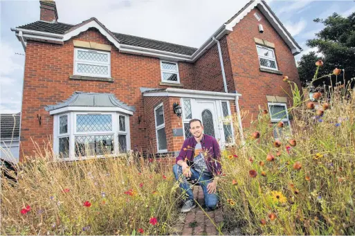  ??  ?? >
Peter Thain has grown a meadow in his front garden in Bishop’s Cleeve, Gloucester­shire