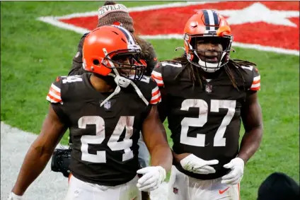  ?? AP PHOTO/RON SCHWANE ?? Cleveland Browns running backs Nick Chubb (24) and Kareem Hunt (27) walk off the field after an NFL football game, Sunday, in Cleveland.