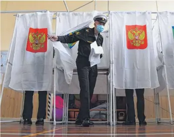  ?? FOTO: VITALIY ANKOV/ IMAGO IMAGES ?? Russland wählt an diesem Wochenende: Neben der Staatsduma geht es auch um Sitze in Regionalpa­rlamenten und Gouverneur­sposten. Fair seien diese Wahlen aber nicht, sagen Kritiker.