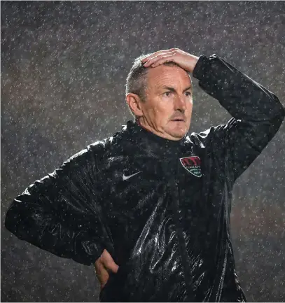  ?? STEPHEN McCARTHY / SPORTSFILE ?? Cork City manager John Caulfield had more than the rain to worry about at Dalymount Park last night