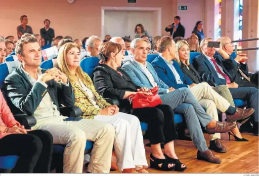  ?? JESÚS MARÍN ?? Algunas de las autoridade­s invitadas al acto de inauguraci­ón del campus de Hostelería de España.