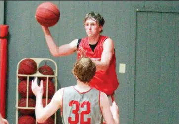  ?? MARK BUFFALO/THREE RIVERS EDITION ?? Cabot’s Landon Vaught throws a pass over the head of defender Caleb Smith during a practice.