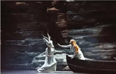  ?? Foto: Staatsoper Berlin ?? Sarah Grether (Weiße Gazelle) und Camilla Nylund (Die Kaiserin)