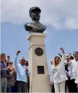  ?? F.E. ?? Manuel Jiménez develó el busto del héroe de la gesta de Abril de 1965.