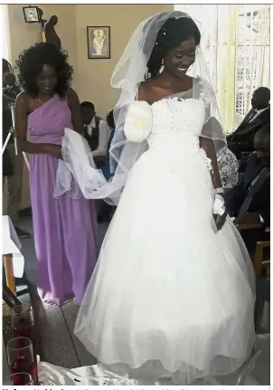  ?? — AP ?? Unforgetta­ble day: Ndlovu and her bridesmaid walking down the aisle on her wedding day at a hospital chapel in Bulawayo, Zimbabwe.