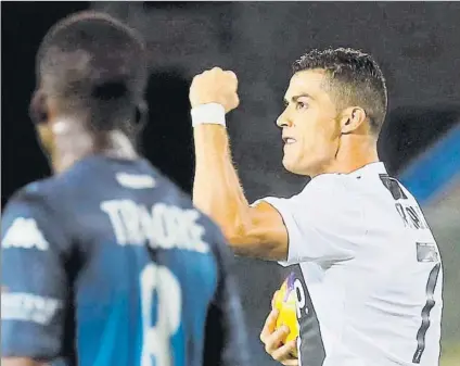  ?? FOTO: AP ?? Cristiano Ronaldo, cada vez más decisivo para la Juve Tras no marcar en las 3 jornadas iniciales,el portugués lleva 7 en las 7 siguientes