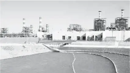  ??  ?? La station de dessalemen­t d’eau de mer de Souk Tléta risque de ne plus redémarrer au vu du scandale dont elle est empêtrée