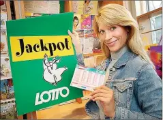  ??  ?? Auch unsere Elisabeth will etwas vom Osterkuche­n – am Sonntag geht es im Lotto um zwei Jackpots von 1,9 Millionen und 260.000 Euro. Jetzt spielen!